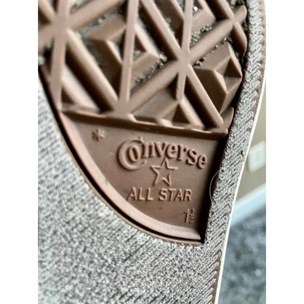 Youth Rainbow All Star Converse Size 1.5